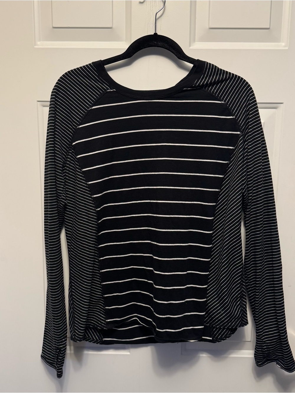 Tek Gear DryTek Black Stripe  Long Sleeve Crew Neck T-Shirt Women’s  Size XL